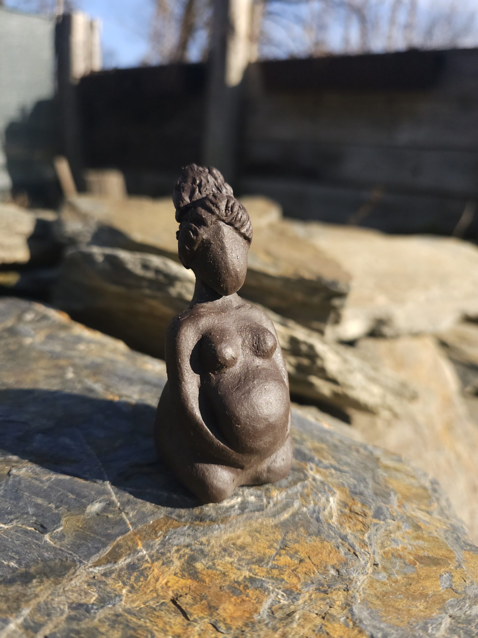 Matka - figurka kobiety w ciąży
