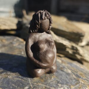 Matka - figurka kobiety w ciąży