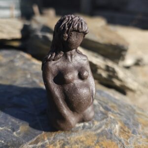 Matka - figurka kobiety w ciąży