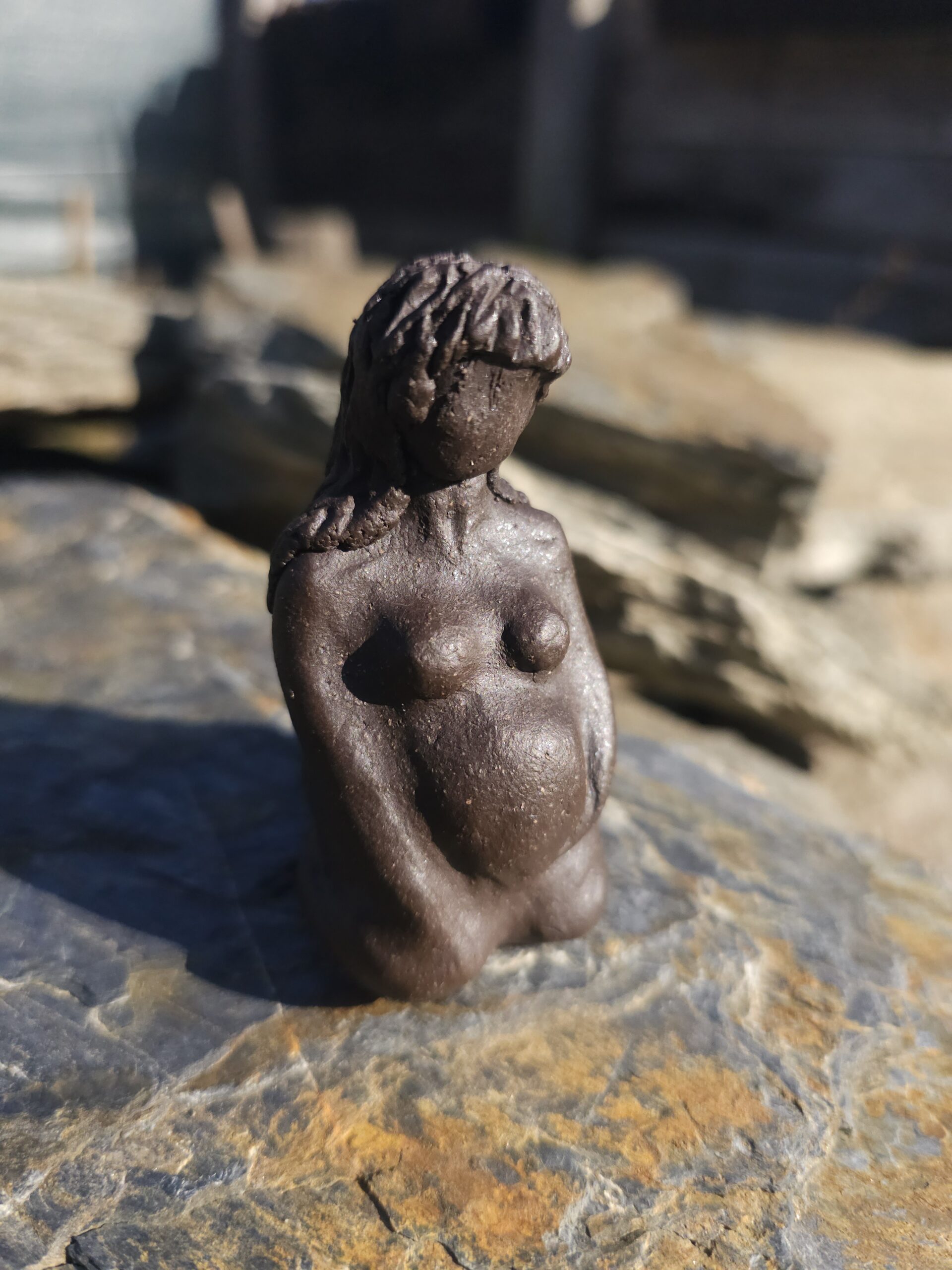Matka - figurka kobiety w ciąży